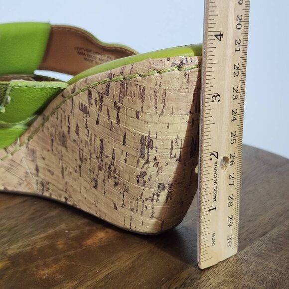 b.o.c. Green Leather Cork Sole Wedge Sandals Size 9 Green Leather Wedges - Picture 13 of 13